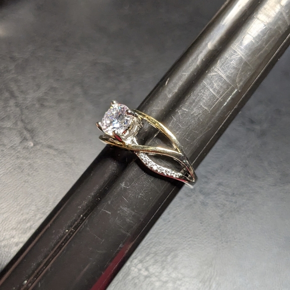 Ladies Unique Two-Tone Split Band CZ Solitaire (9.25) - Picture 7 of 15